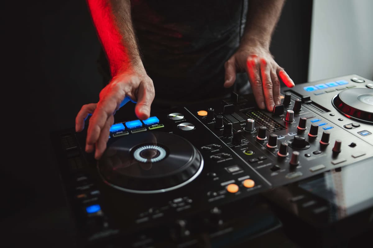 Comparatif des DJ mariage à Toulouse : nos critères d’évaluation